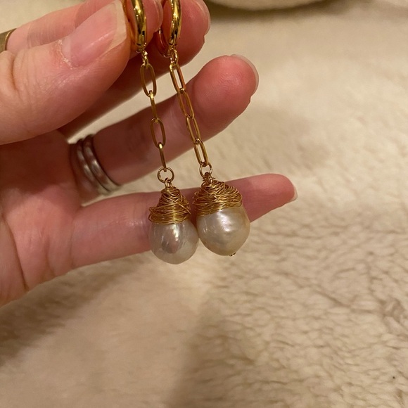 18KP baroque pearl earring hoop long dangling style - Picture 6 of 16